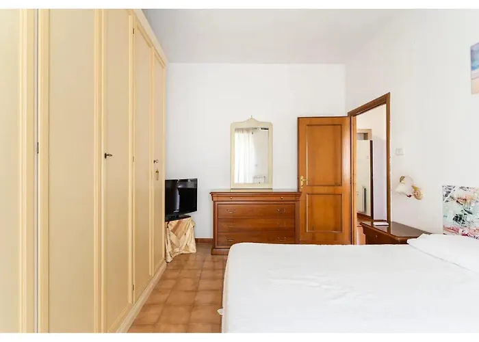 Tina's House - Bright And Near Metro C * רומא