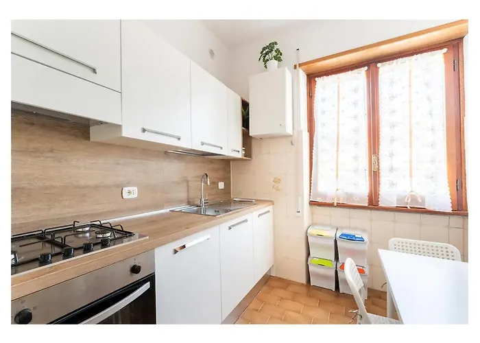 Tina's House - Bright And Near Metro C רומא