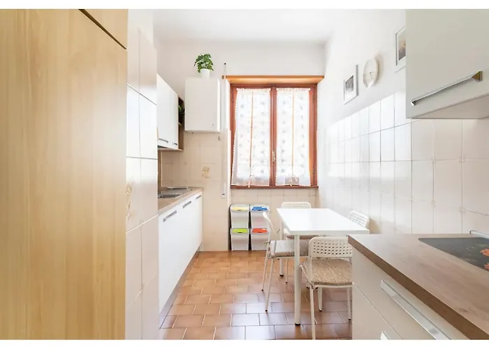 Tina's House - Bright And Near Metro C