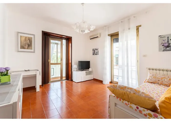 Tina's House - Bright And Near Metro C רומא